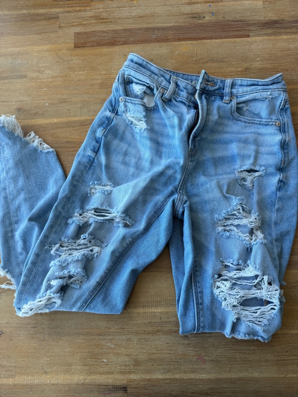 American Eagle High Rise Light Blue Distressed Ripped Mom Jeans Size 0